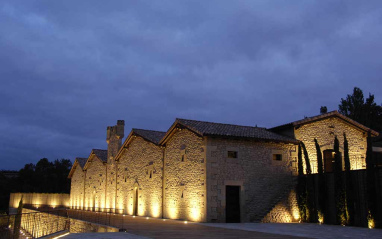 Imagen nocturna del Castillo de Ygay