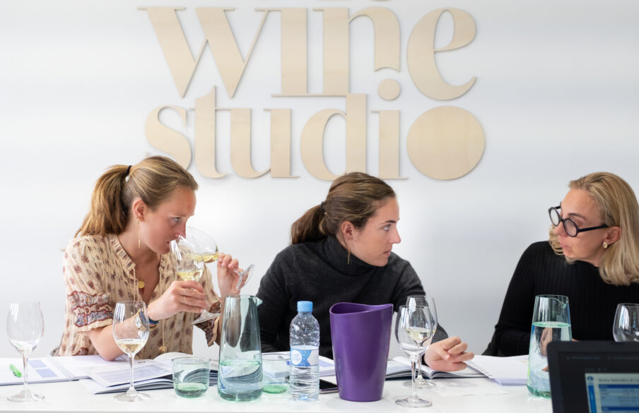 Desarrollo de una cata en The Wine Studio, Madrid